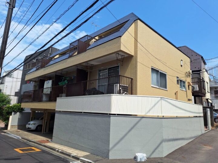 【新宿区　屋根・外壁塗装・屋上防水工事】アパート鉄製共有部分の錆も丁寧に修繕いたします！