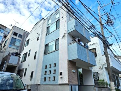 【板橋区　屋根カバー工法・外壁塗装】落ち着きと清潔感！ブルー系外壁塗装で叶います！